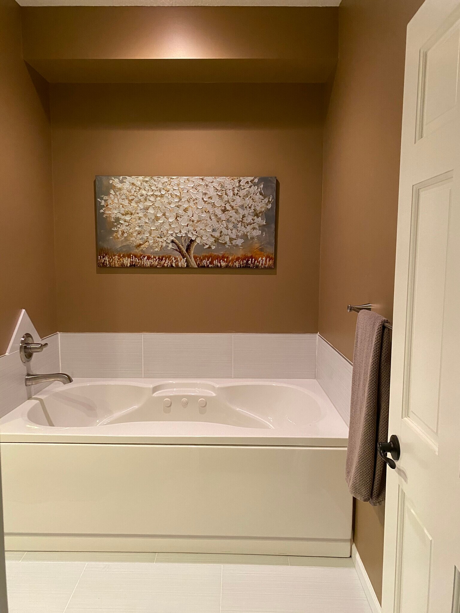 Jacuzzi Tub - 311 3rd St S