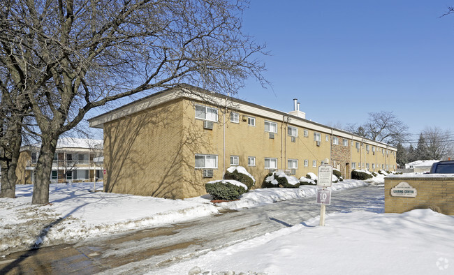 Building Photo - Manor House Apartments