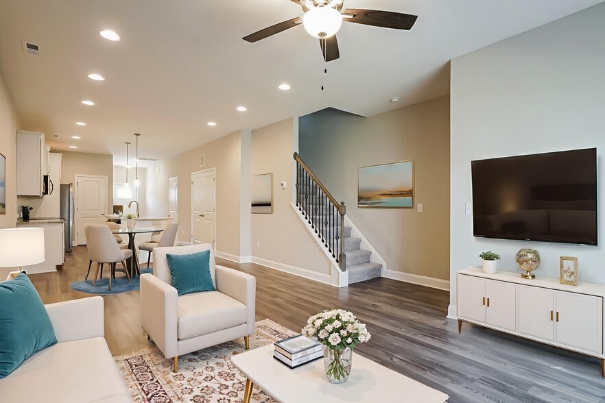 Building Photo - 7236 Bellacroft Dr