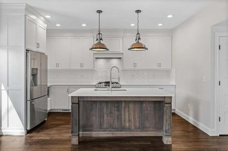 Building Photo - 473 E Sycamore St