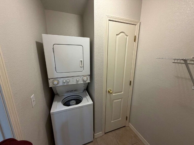 Building Photo - Modern, Low Maintenance Townhome in a Prime Fayetteville Location