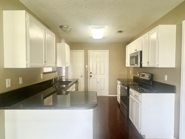 Building Photo - JUST LEASED!