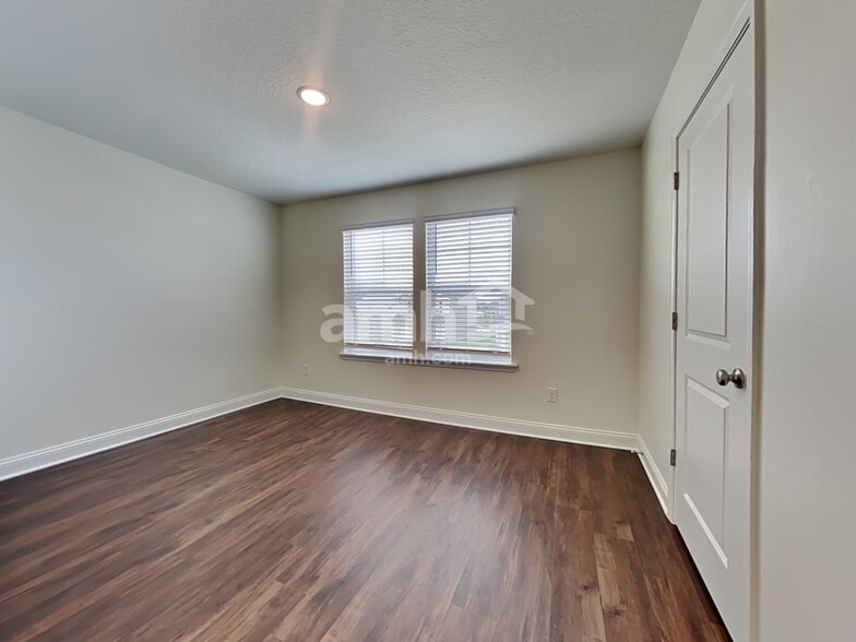 Building Photo - 283 Banyan Frst Dr