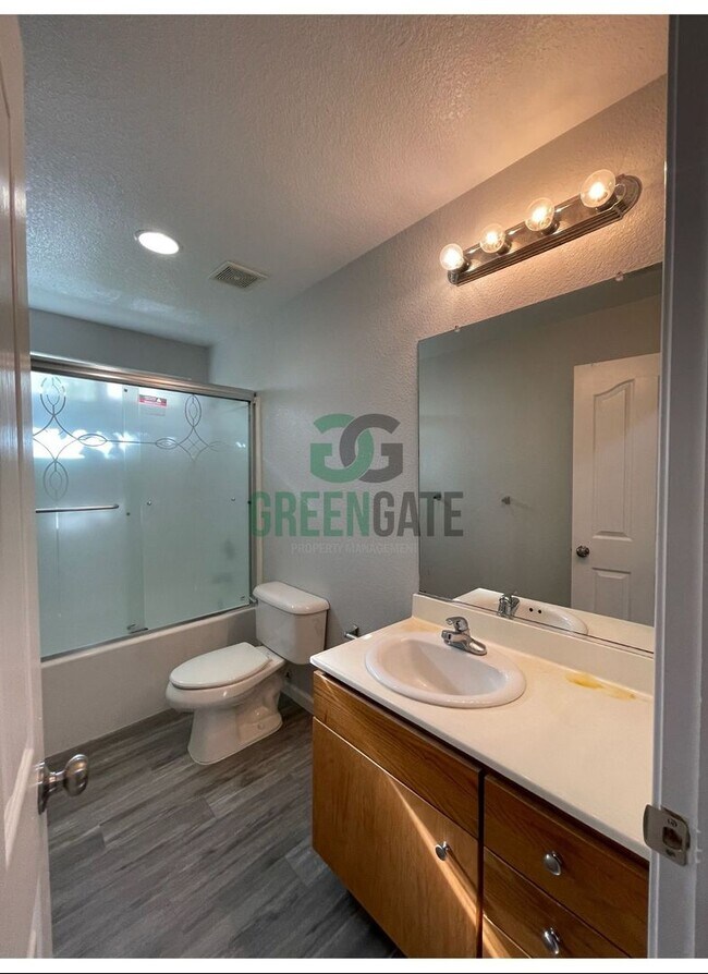 Building Photo - Two story 4 bedroom, 2.5 bath home in Stockton! AVAILABLE NOW!!