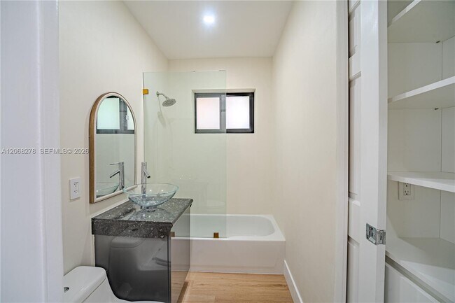 Building Photo - 1825 Alamanda Dr