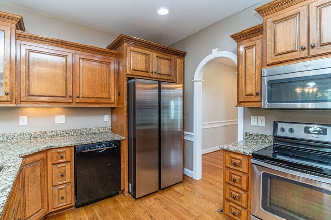 Building Photo - Spacious 2-Story in Pikeville! 3 BR | 2.5 BA w/ Bonus Room *Lawn Care / Trash Included*