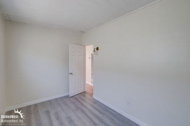 Building Photo - Updated 2Bdm 1Ba Apartment in Point Loma Heights!