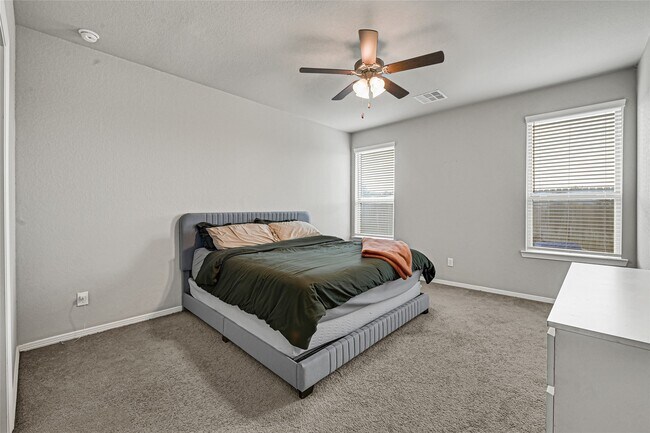 Building Photo - 25452 Northpark Lake Dr