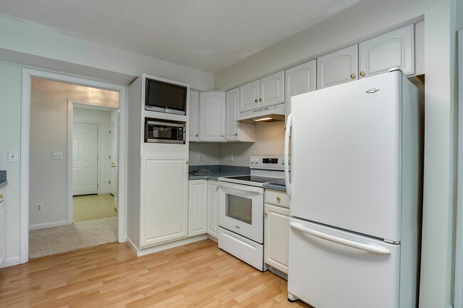 Building Photo - 201 Seminole Cir