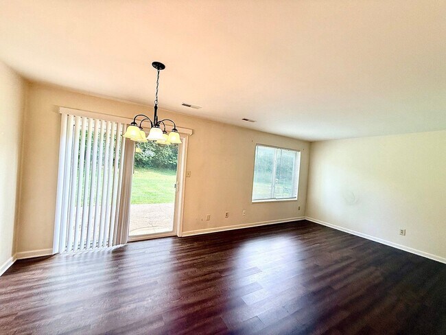 Building Photo - 152 Riders Way