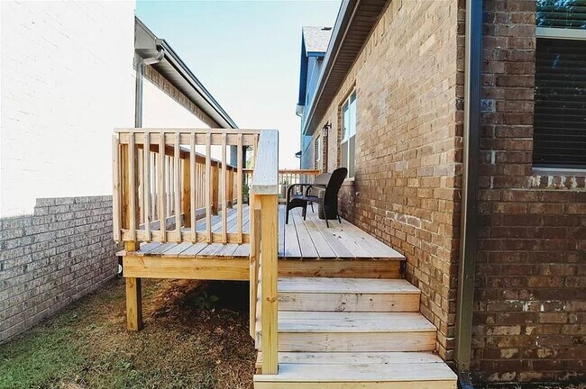 Building Photo - 1804 SW Riverstone Rd