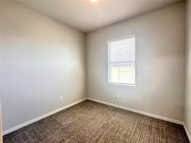 Building Photo - 137 Rustic Glen Dr