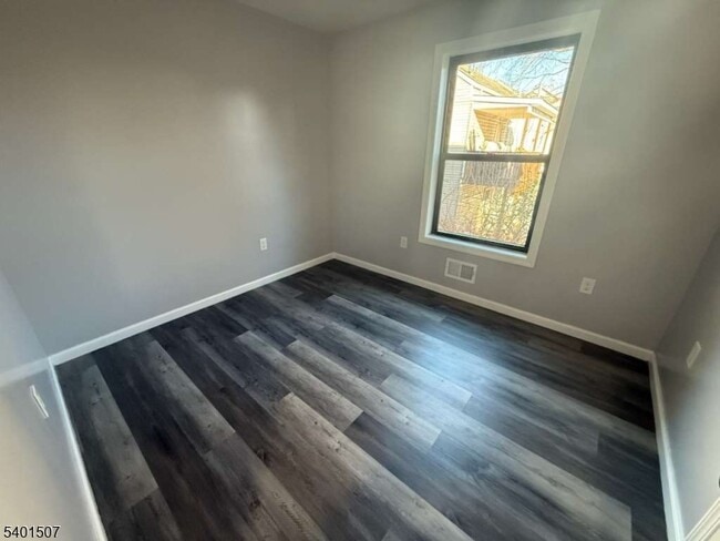 Building Photo - 194 N 1st St