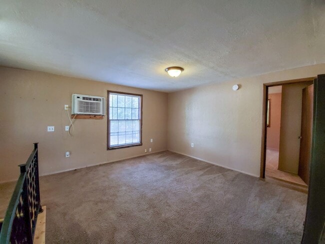 Building Photo - 2 Bedroom Apartment style home in Tecumseh