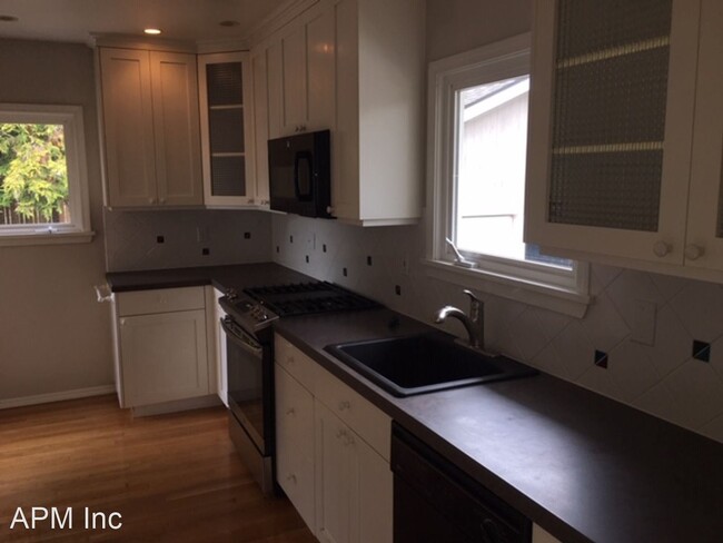 Building Photo - 2 br, 1.5 bath House - 1612 N. 35th St.