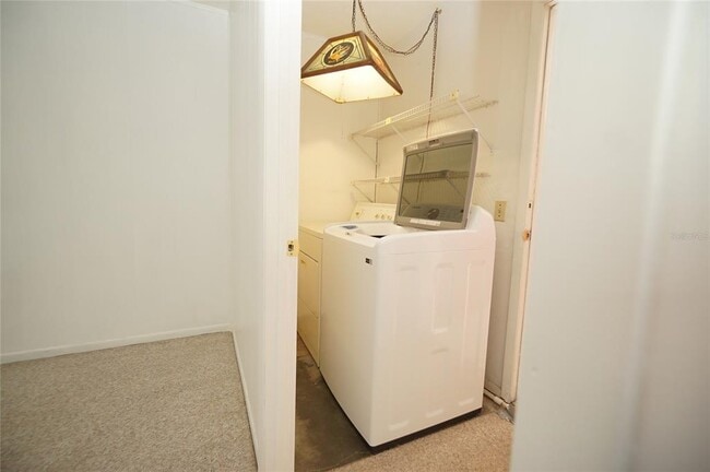 Building Photo - 6805 S Sheridan Rd