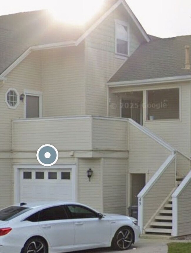 Building Photo - X41 Thomas Court (41,45,49)