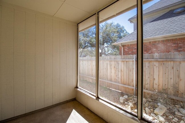 Building Photo - 504 Oakwood Blvd