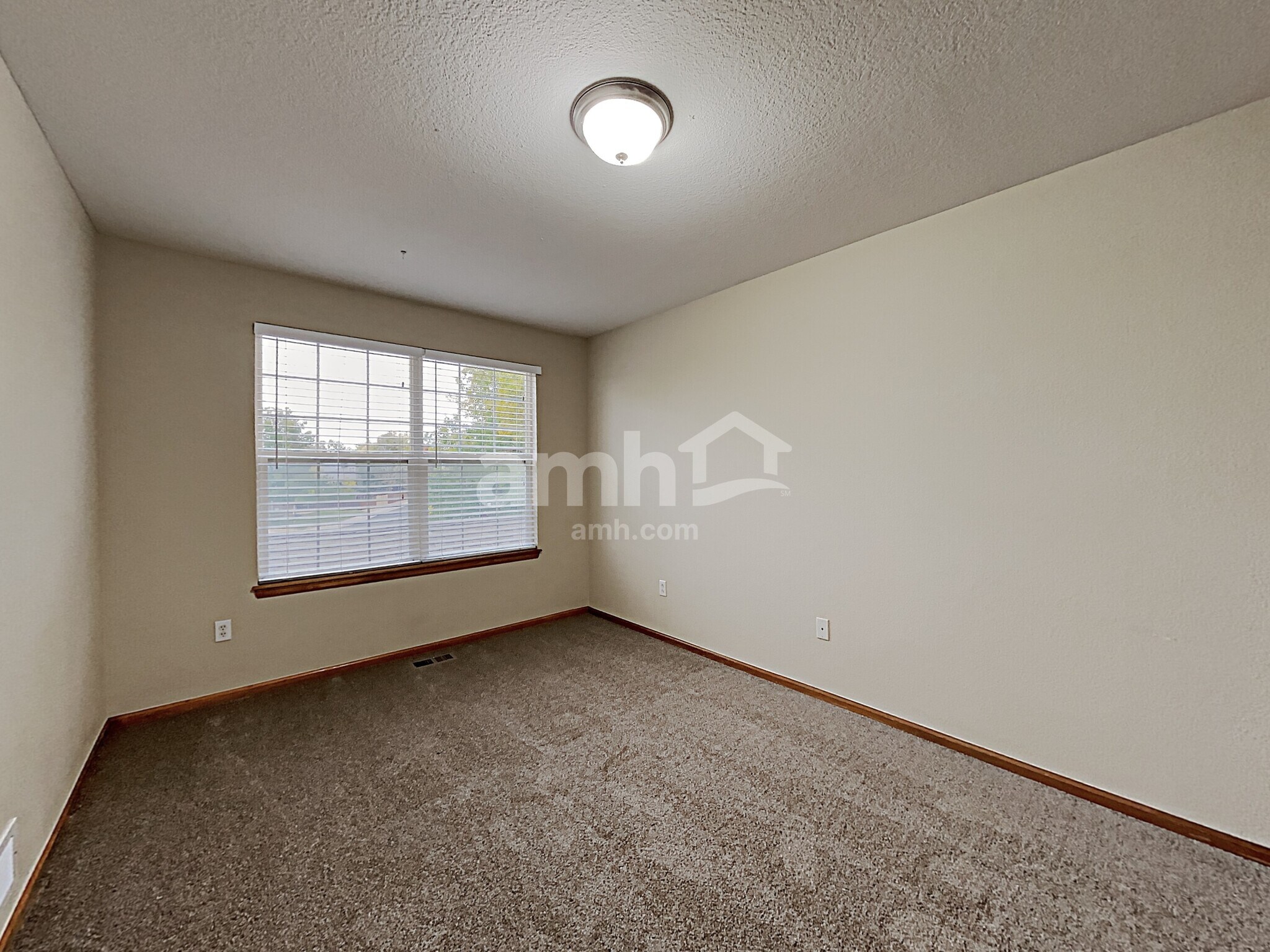 Building Photo - 1212 E 135th Pl