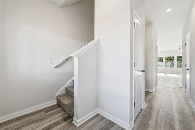 Building Photo - 3966 Oakwood Ter Ct