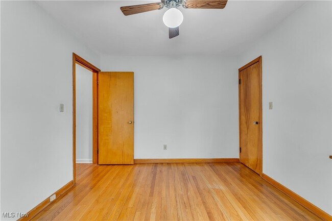 Building Photo - 25731 Farringdon Ave