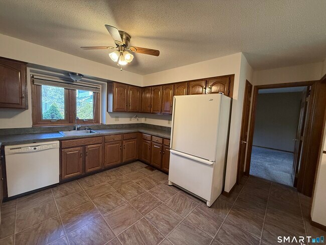 Building Photo - 504 Sandstone Dr