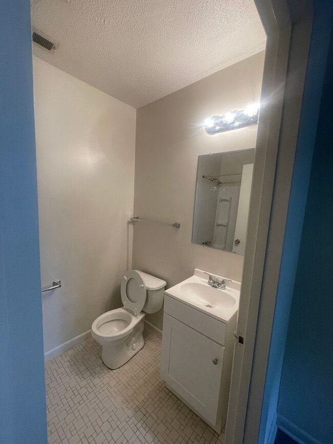 Building Photo - PRE-LEASING SUMMER/FALL 2026 ~ Woodall Apartments ~ 1 Bedroom blocks from NCSU Campus