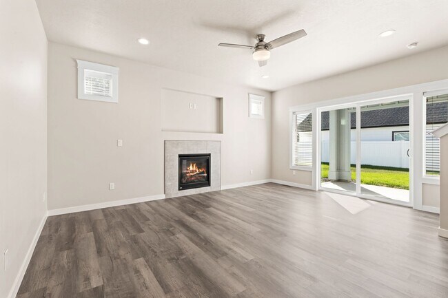 Building Photo - GORGEOUS 3bd/2.5ba Payette Duplex w/Modern construction, pristine condition, and ready for you!