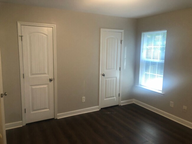 Building Photo - 3 Bedroom Duplex in Wake Forest