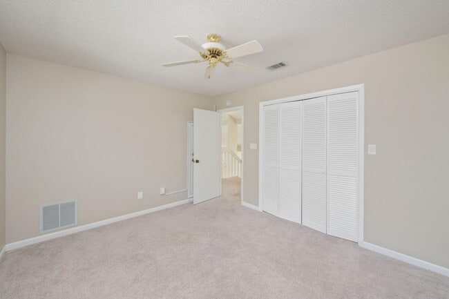 Building Photo - 1219 Oakmont Dr
