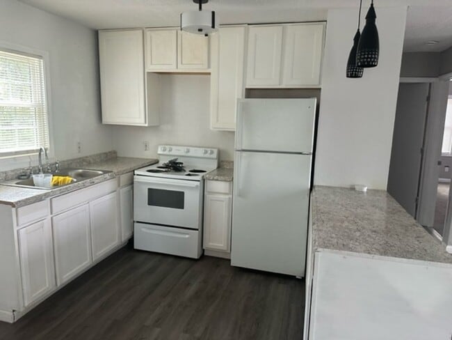 Building Photo - 505 Marcella Dr