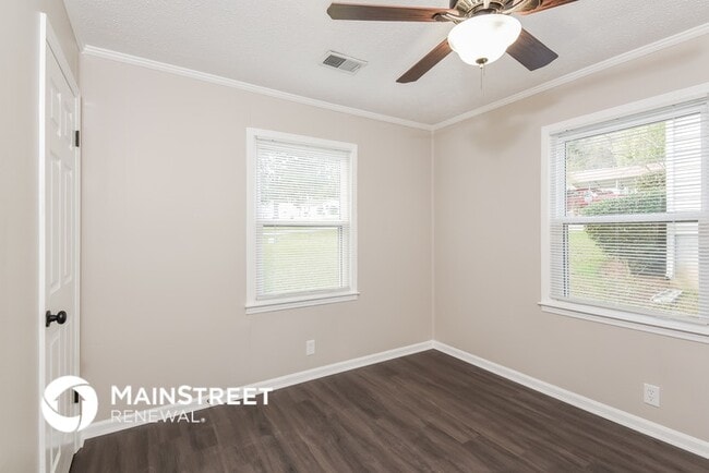 Building Photo - 19 Sioux Rd NE