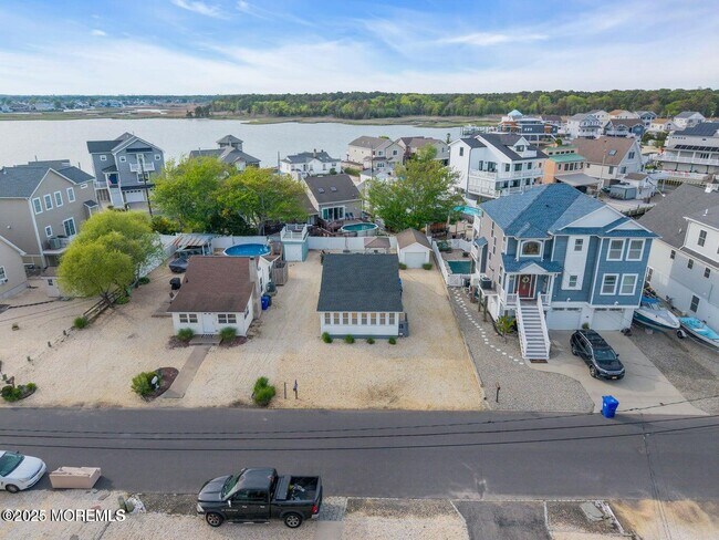 Building Photo - 124 Mathis Dr