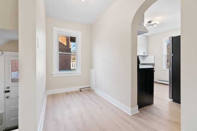 Building Photo - Newly Renovated 3 Bedroom home in East Pittsburgh available now!