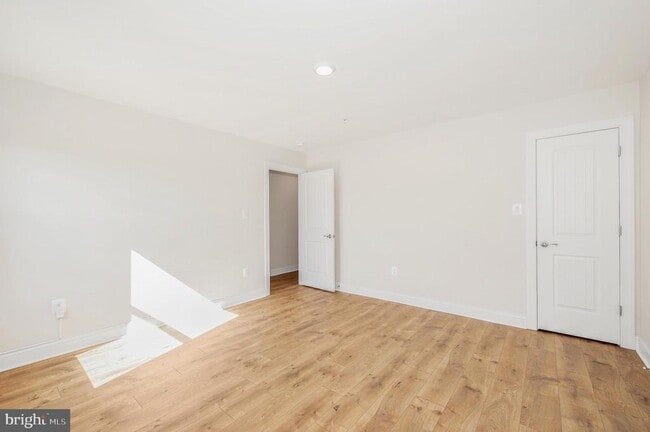 Building Photo - 9962 Roulette Dr