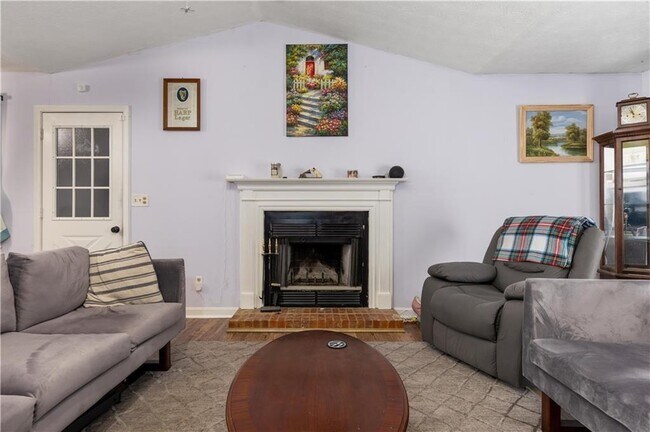 Building Photo - 1317 Hillside Ct