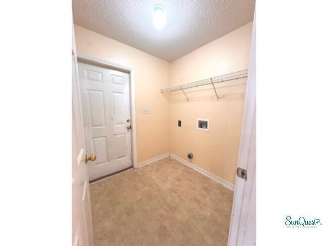 Building Photo - Spacious all brick home in Gulf Breeze.