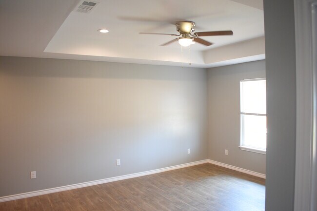 Building Photo - 218 Parrott Dr