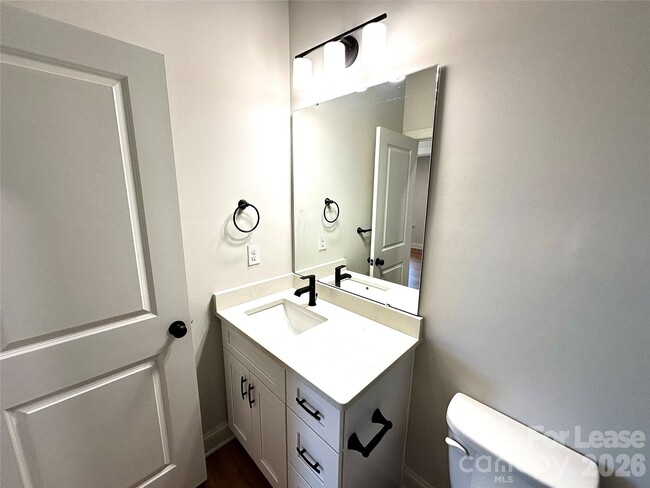 Building Photo - 525 N Linwood Ave