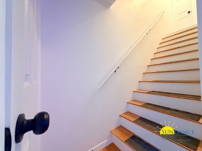 Building Photo - Charming 2BR townhome just steps from beautiful Cinco Bayou in Fort Walton Beach!