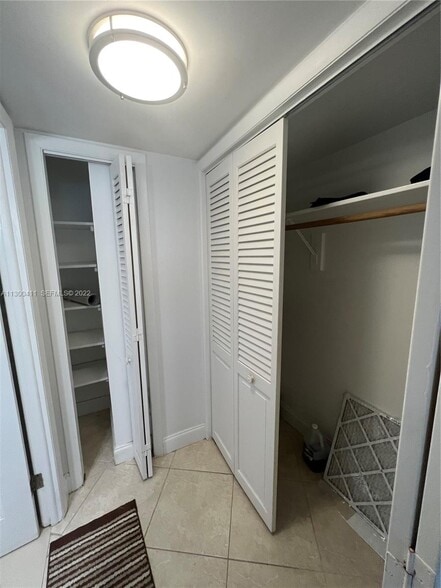 Building Photo - 6039 Collins Ave