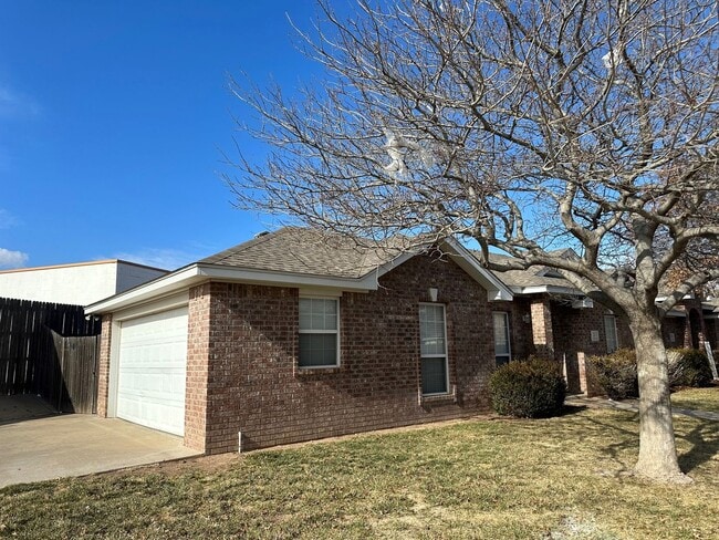 Building Photo - 3200 Hansford Dr
