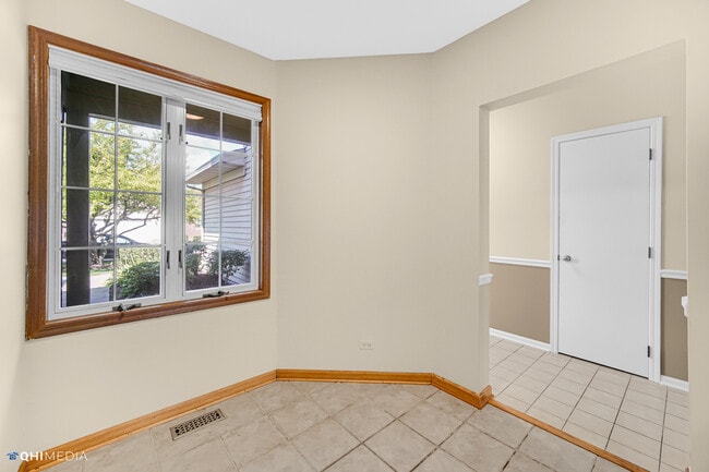 Building Photo - 1202 S Parkside Dr