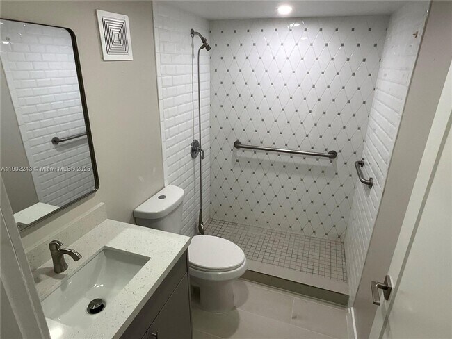 Building Photo - 10825 SW 112th Ave