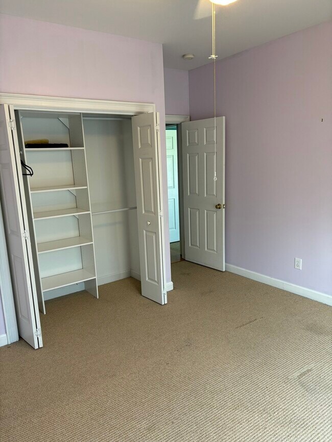 Building Photo - 279 Sandstone Rd