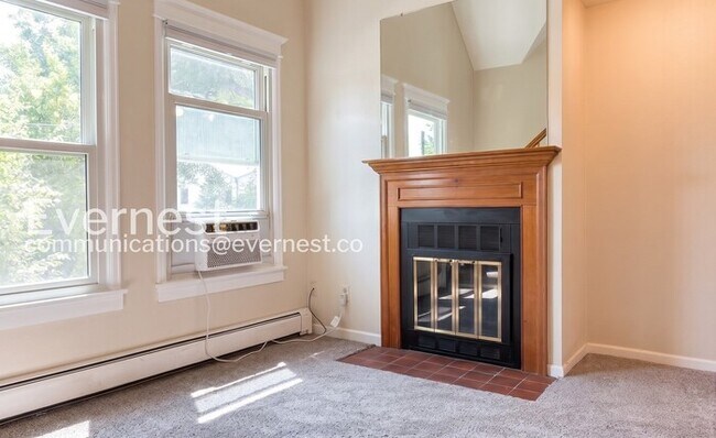 Building Photo - 1 Bed/1 Bath Condo with Garage Parking / Available Now!