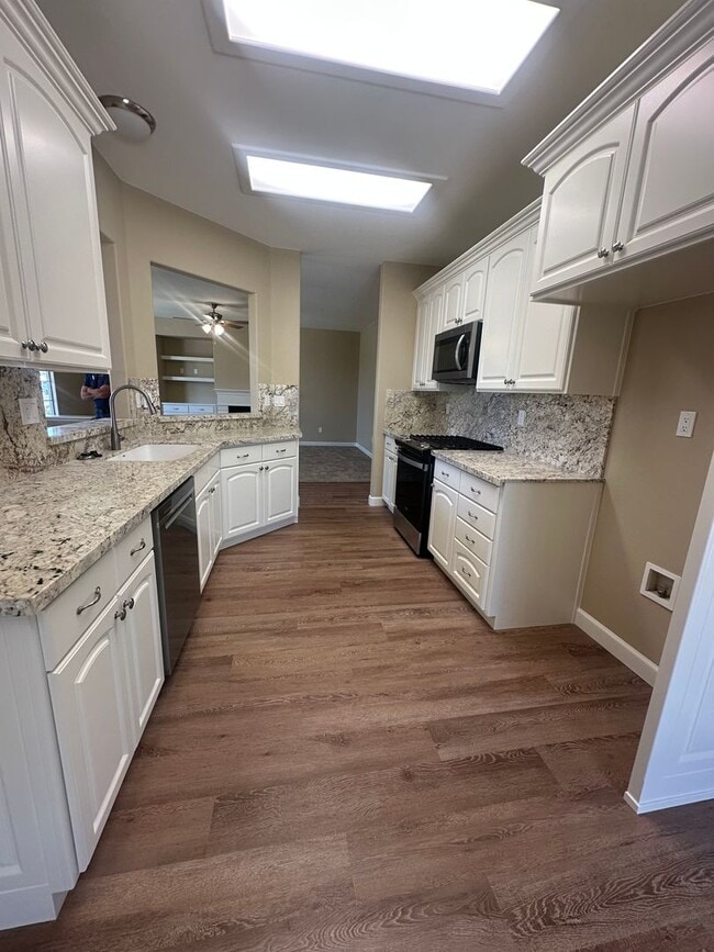 Building Photo - Remodeled 4 Bedroom 2 Bathroom in Stonecrest