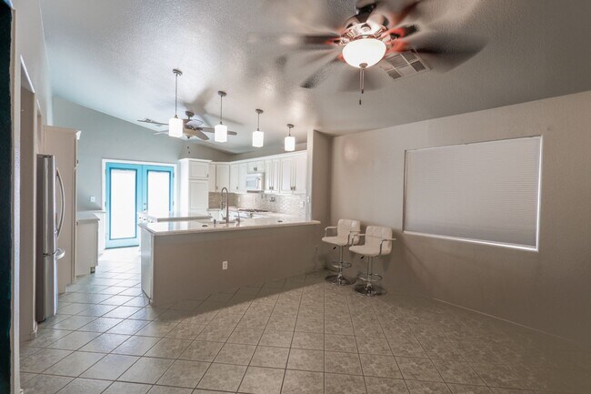 Building Photo - 3 Bedroom Single Story Northwest Vegas Home