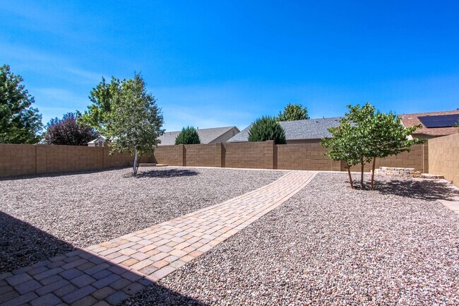Building Photo - Three Bedroom Granville Home