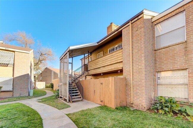 Building Photo - 10202 Forum Park Dr